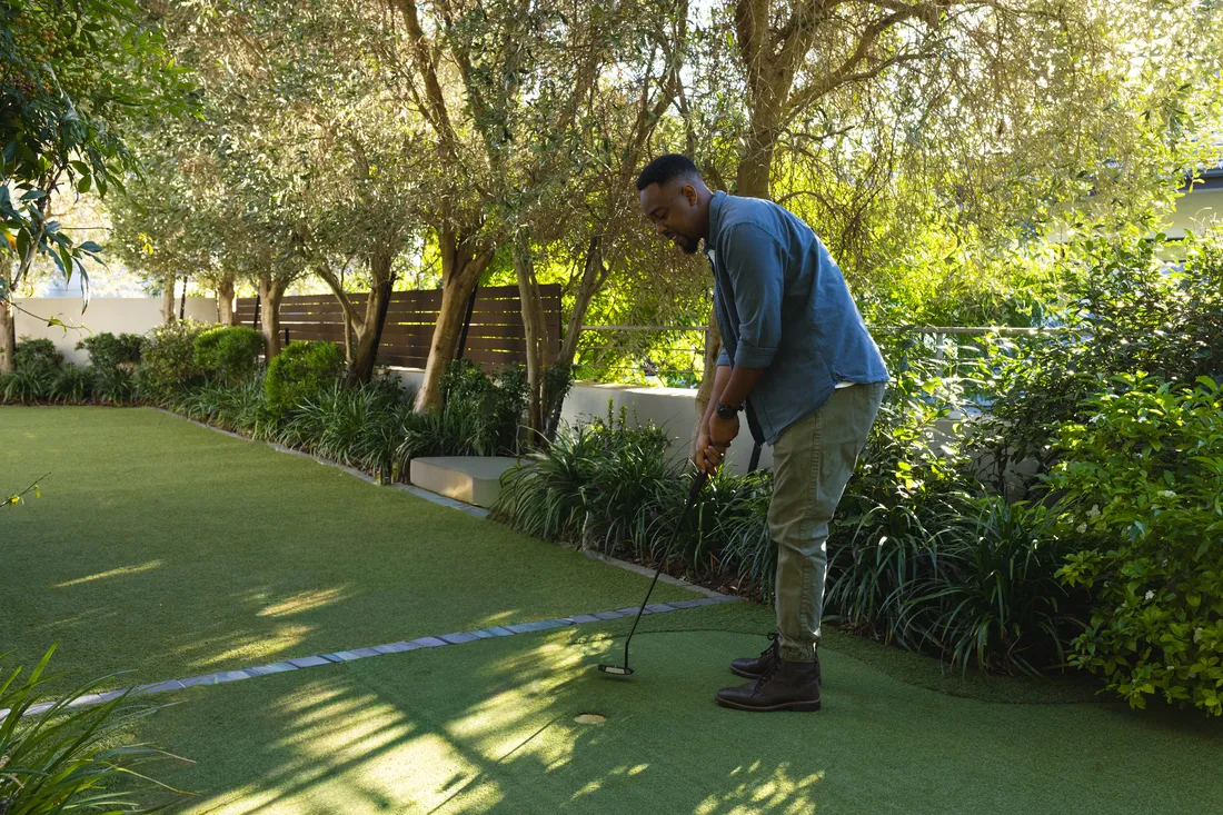 A short-pile backyard putting green